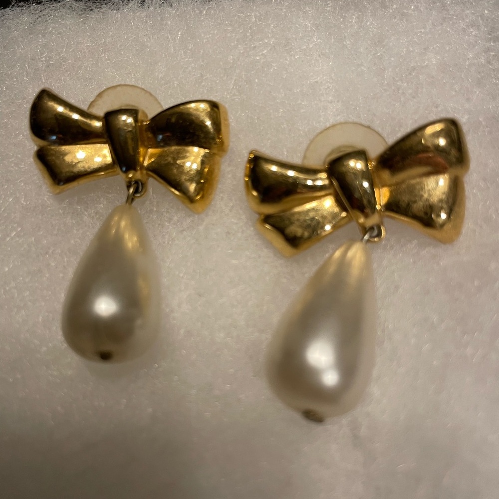 Elegant Gold Bow Pearl Earrings
